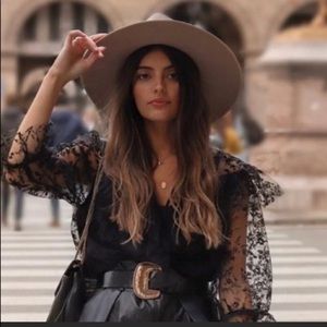 🆕Zara print top ( fits like S)